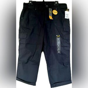 Lee-black cargo capris/pants. Roll up as capris or roll down as pants. NWT.